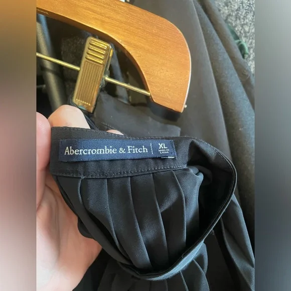 Abercrombie & Fitch xl pleated black skirt - Picture 3 of 4